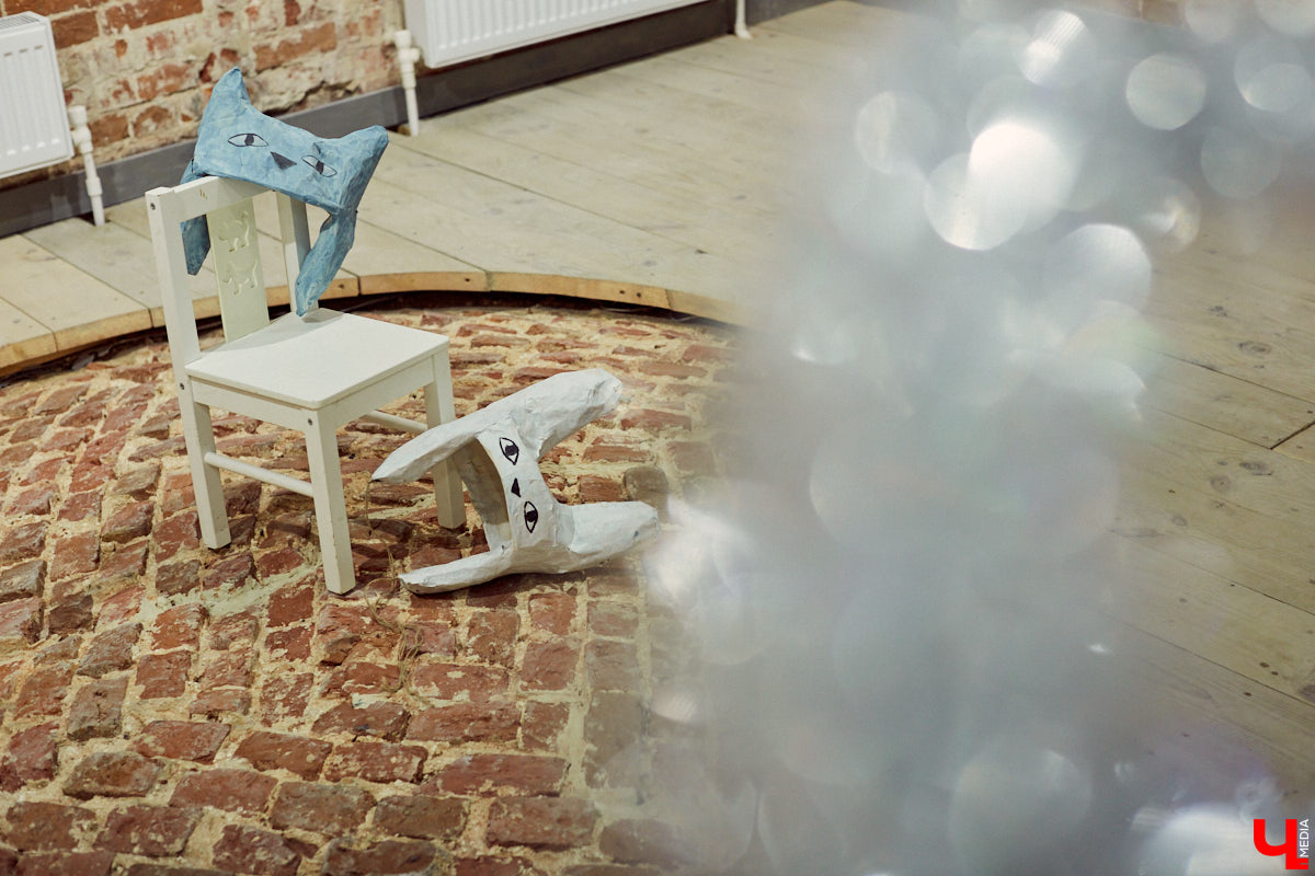 Современное искусство во Владимире продолжается. На этот раз владимирцы побывали на самом настоящем «Утреннике» — открытии выставки молодого художника Гарика Карасёва.