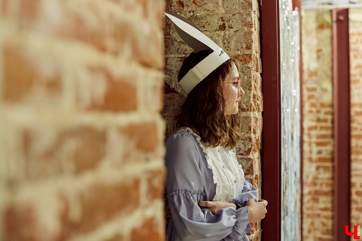 Современное искусство во Владимире продолжается. На этот раз владимирцы побывали на самом настоящем «Утреннике» — открытии выставки молодого художника Гарика Карасёва.