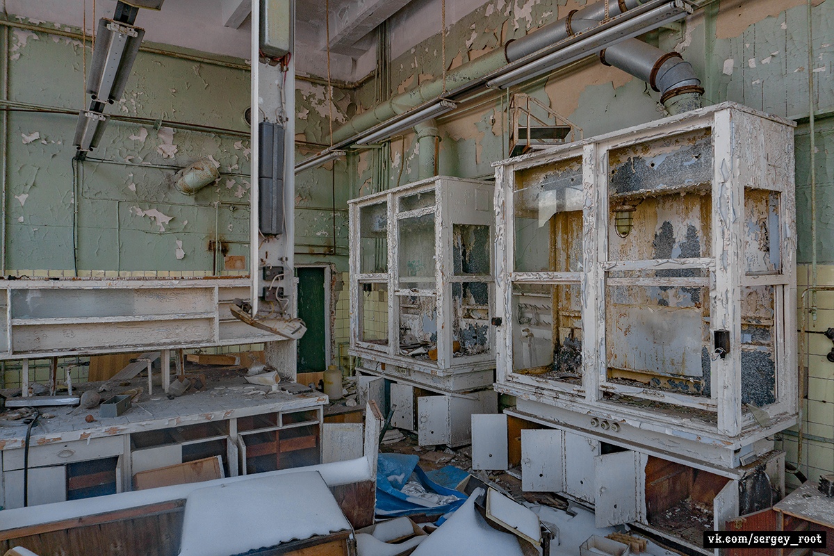 ВХЗ в 2021 году отметит 90-летие. Предприятие частично работает, частично заброшено. Как выглядят цеха, из которых ушла жизнь?