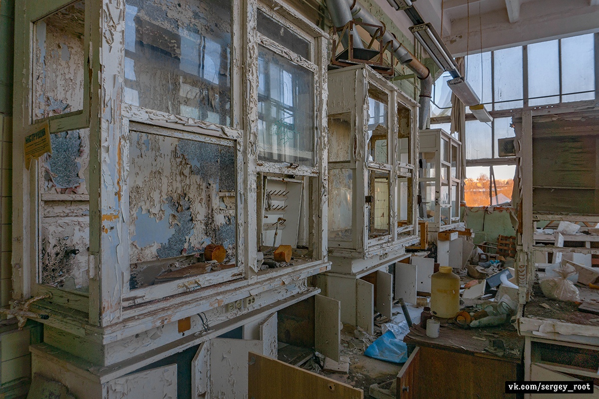 ВХЗ в 2021 году отметит 90-летие. Предприятие частично работает, частично заброшено. Как выглядят цеха, из которых ушла жизнь?