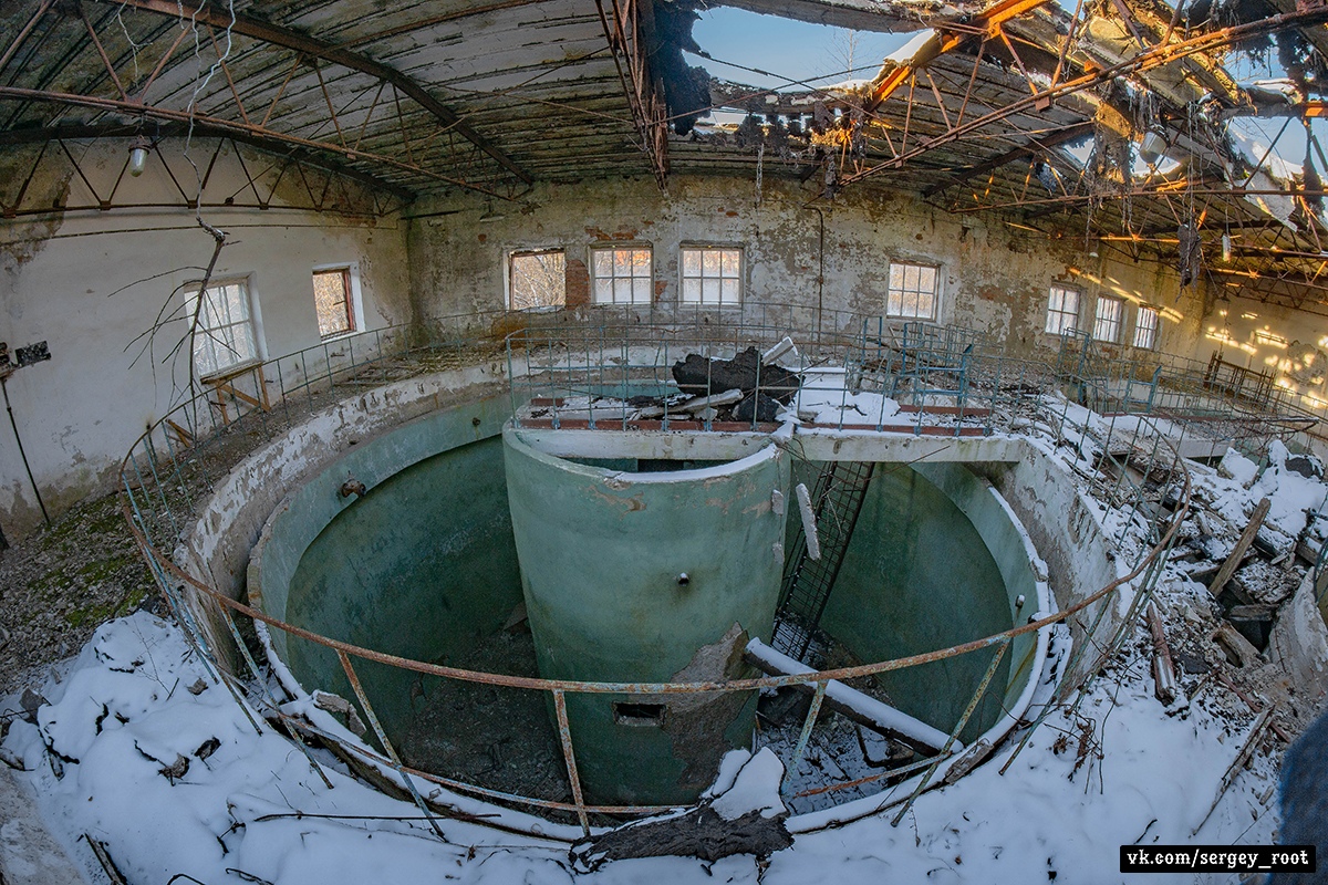 ВХЗ в 2021 году отметит 90-летие. Предприятие частично работает, частично заброшено. Как выглядят цеха, из которых ушла жизнь?