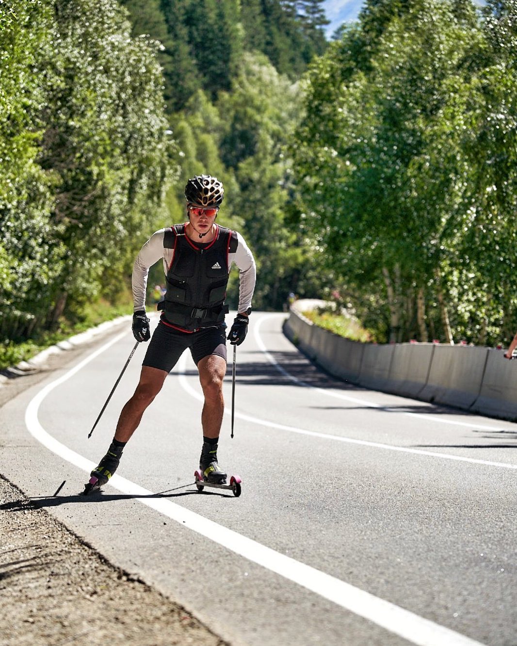 Восемь гонок за десять дней, или Как муромский лыжник Иван Якимушкин готовится снова стать чемпионом.
