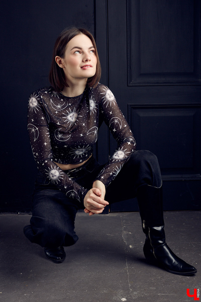 Сабина Ханбабаева успешно сочетает в себе образы сетевого предпринимателя, певицы и блогера