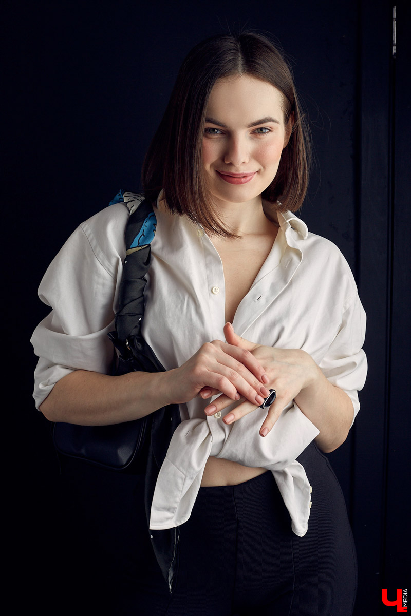 Сабина Ханбабаева успешно сочетает в себе образы сетевого предпринимателя, певицы и блогера