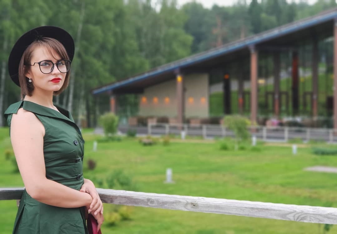 Алена Макарова переворачивает муромскую культуру потребления с ног на голову, и, между прочим, это комплимент! Экоактивистка провела первый урок экологики для школьников и несколько часов отвечала на вопросы ребят об утилизации отходов.