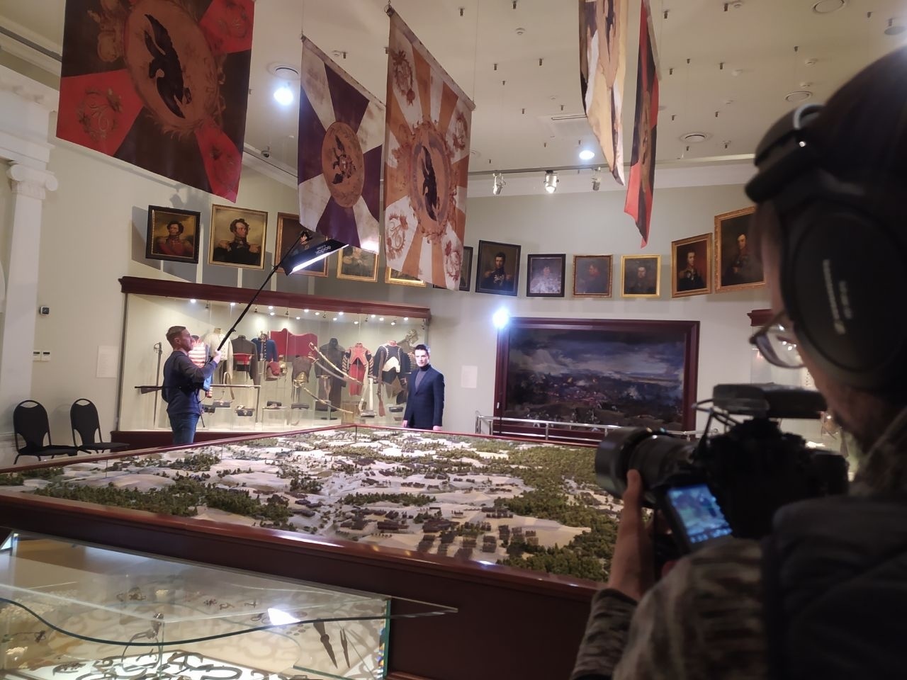 Багратион — новый герой проекта «Имя. Символ 33». Как удалось передать всю эпичность батальных сцен и что в работе над фильмом было самым трудным — рассказали авторы.