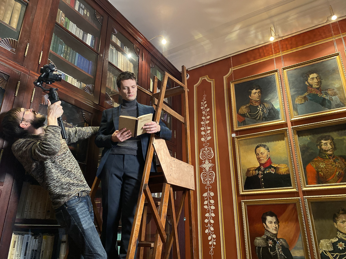 Багратион — новый герой проекта «Имя. Символ 33». Как удалось передать всю эпичность батальных сцен и что в работе над фильмом было самым трудным — рассказали авторы.