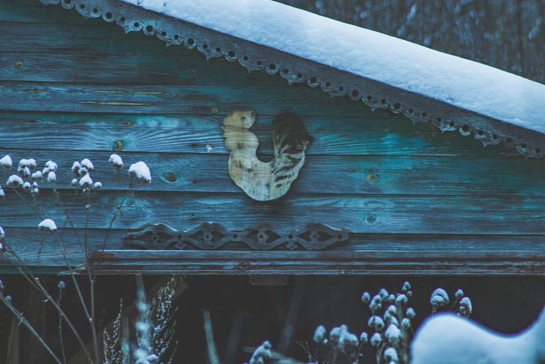 Игорь Икшаков - фотограф-любитель. Несколько серий его снимков посвящены заброшкам. Их-то мы и рассмотрели повнимательнее.