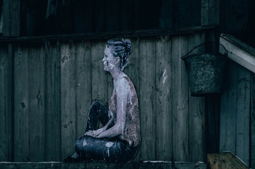 Игорь Икшаков - фотограф-любитель. Несколько серий его снимков посвящены заброшкам. Их-то мы и рассмотрели повнимательнее.