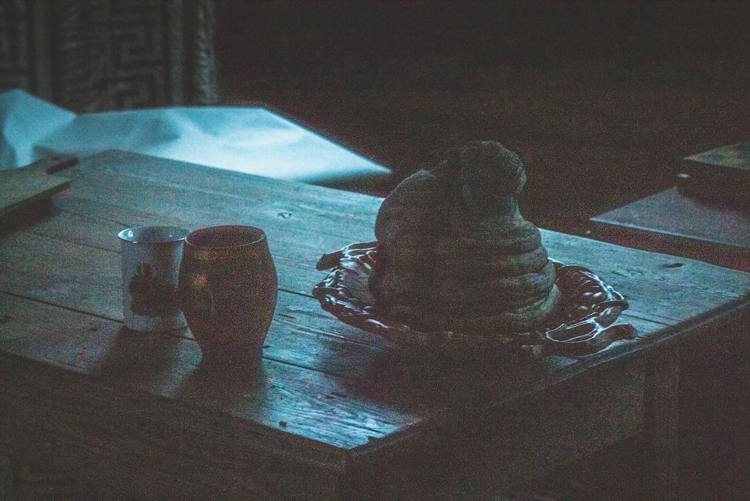 Игорь Икшаков - фотограф-любитель. Несколько серий его снимков посвящены заброшкам. Их-то мы и рассмотрели повнимательнее.