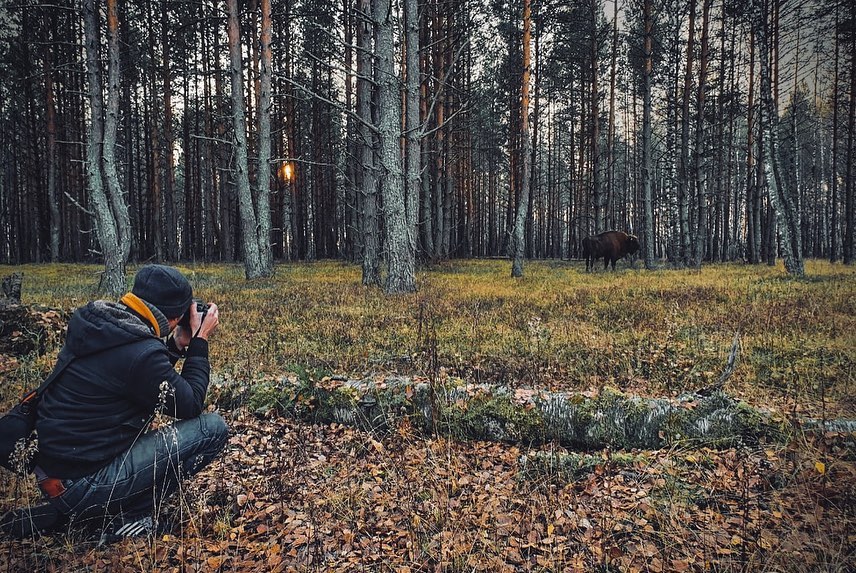 Игорь Икшаков - фотограф-любитель. Несколько серий его снимков посвящены заброшкам. Их-то мы и рассмотрели повнимательнее.