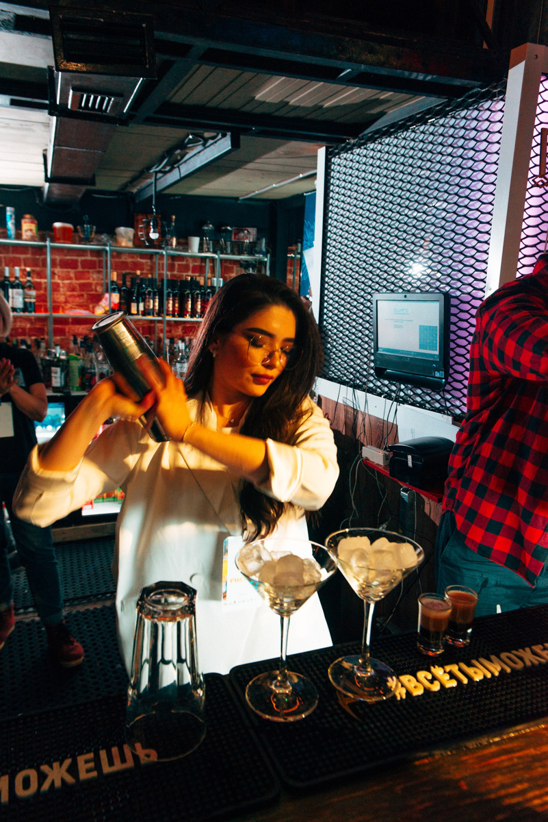 Уже третий год подряд владимирцы становятся свидетелями грандиозной битвы барменов.