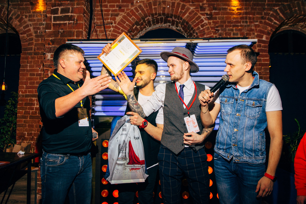 Уже третий год подряд владимирцы становятся свидетелями грандиозной битвы барменов.