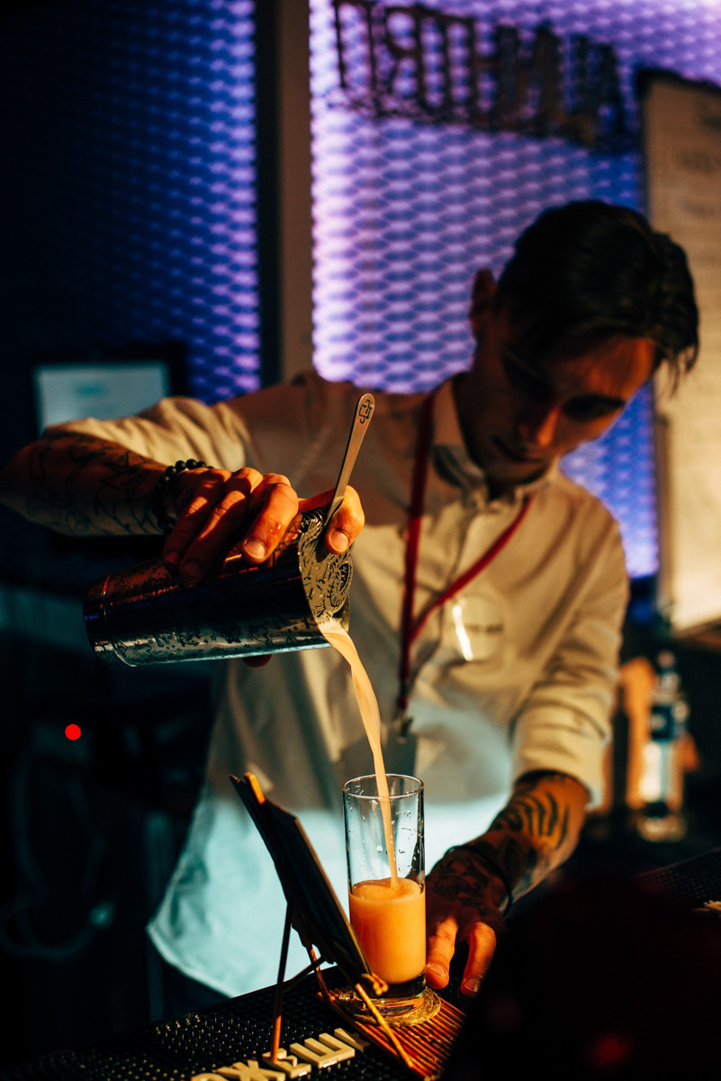 Уже третий год подряд владимирцы становятся свидетелями грандиозной битвы барменов.