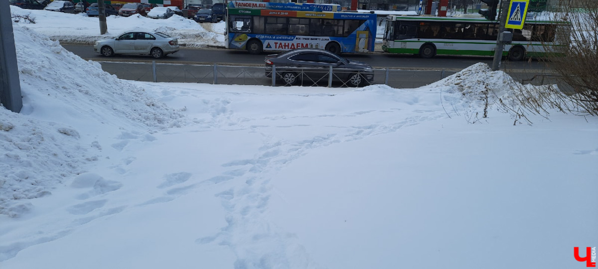 Новая партия заборов, асфальта и проблем с транспортом - вот о чем сейчас говорят жители Владимирской области.