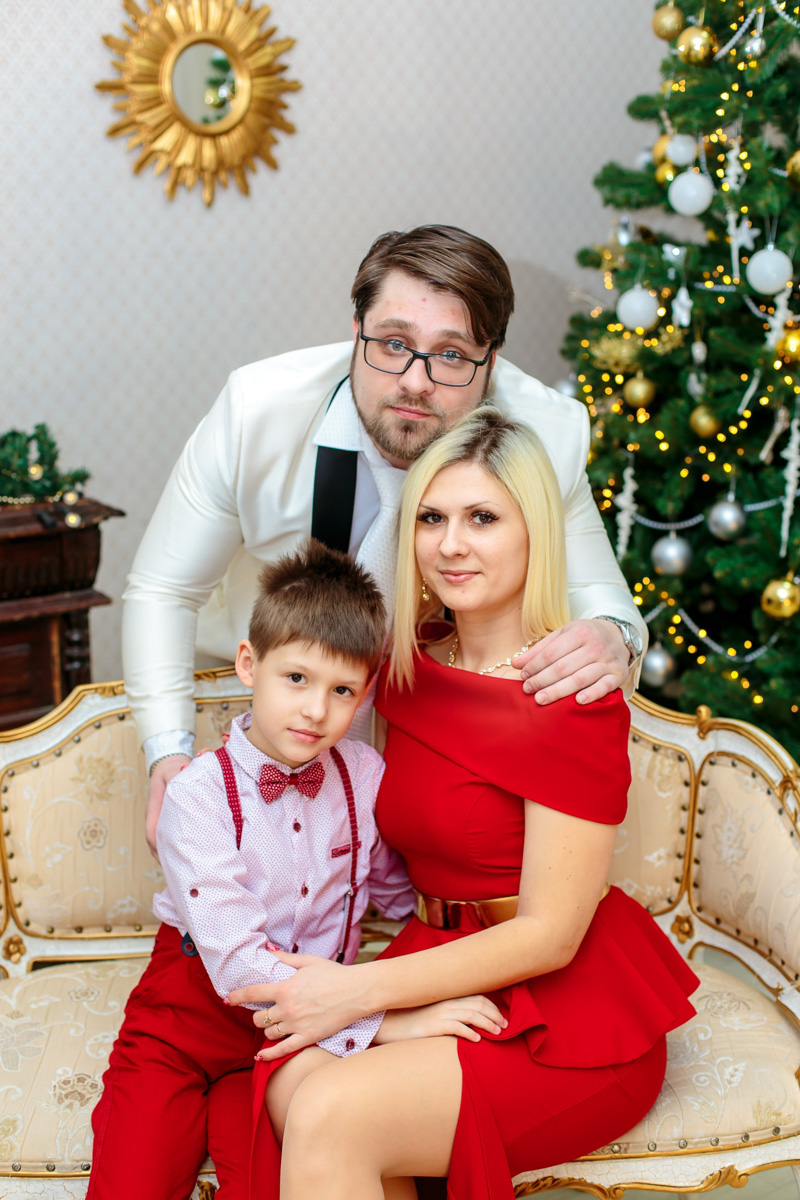 Перепевки на “Baby Shark” и разноцветный трактор. Екатерина и Алексей Гусаровы вместе с Алиной Кузьминой научились рисовать мультфильмы, чтобы сделать полезный youtube-канал для детей.