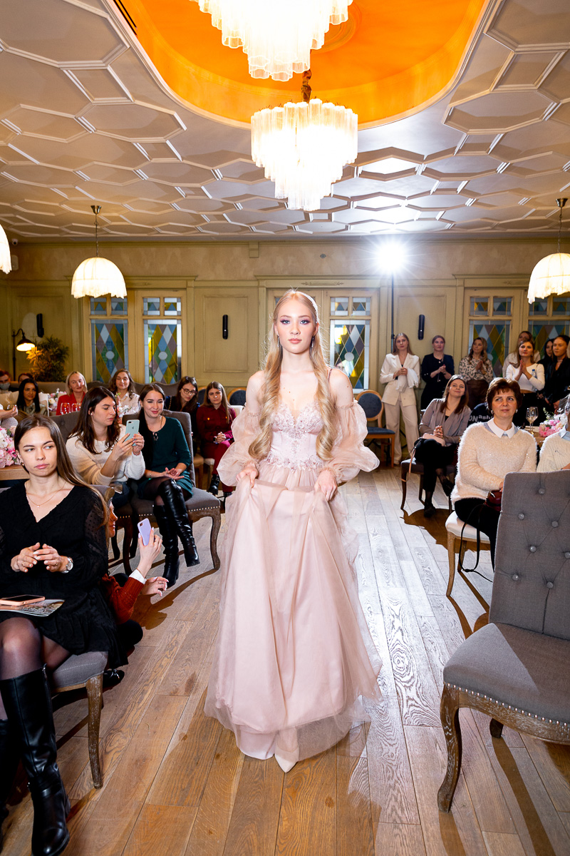 Пятнадцатый по счету «Завтрак с невестой» собрал рекордное количество гостей. Узнаем у организатора Анны Нестеровой, какими будут свадьбы и невесты в этом году.