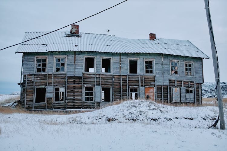 Зимой кто-то мечтает о теплых островах, а кто-то отважно отправляется на охоту за северным сиянием. Самые морозостойкие владимирцы пошли по второму пути. И вот какие поездки у них получились.