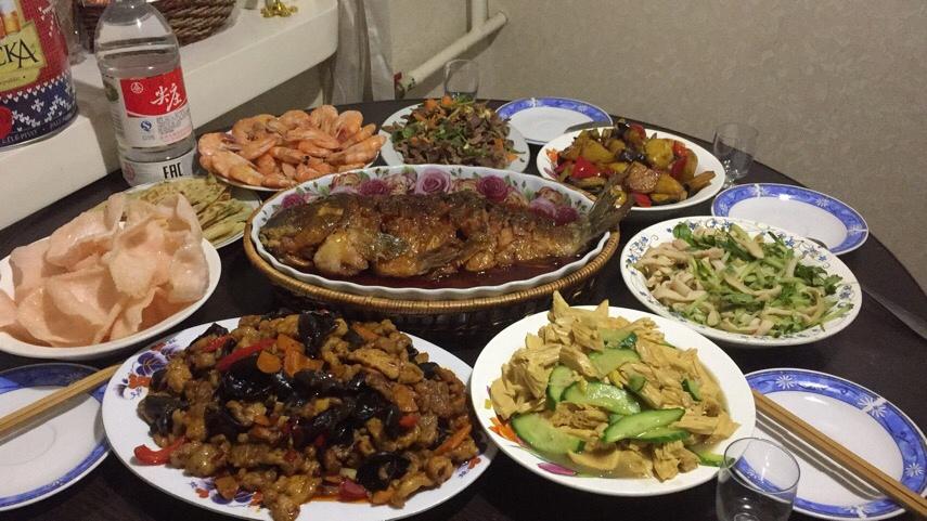 Вопреки пандемии русские и китайцы отмечают во Владимире восточный Новый год с апельсинами и фонариками.