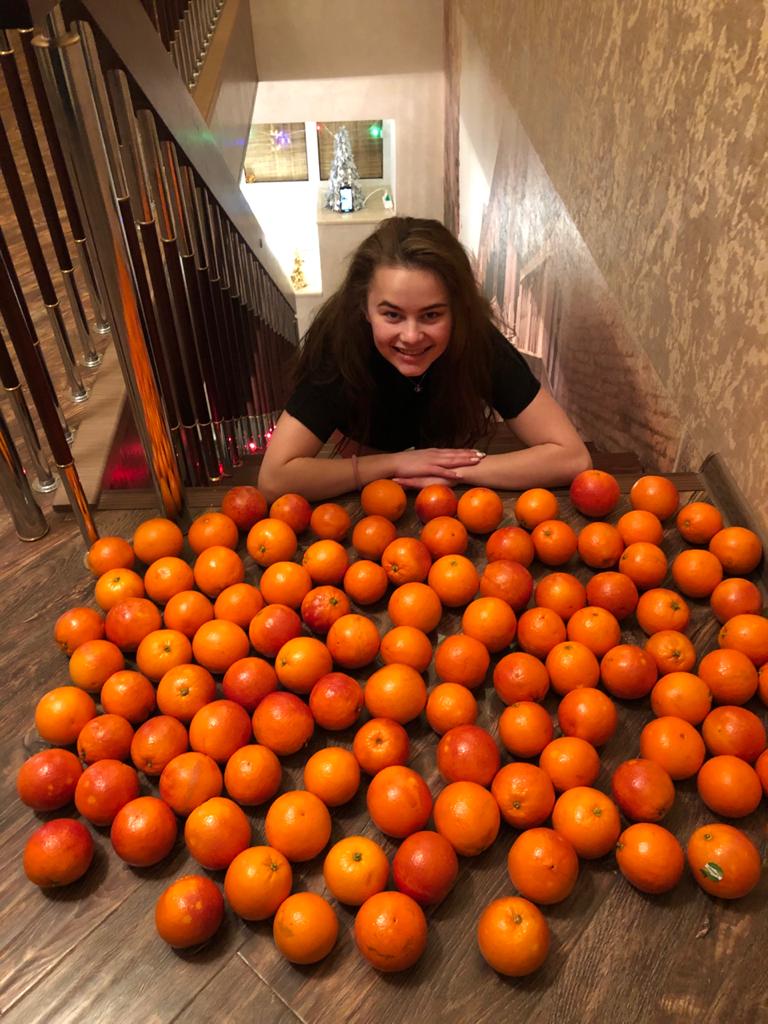 Вопреки пандемии русские и китайцы отмечают во Владимире восточный Новый год с апельсинами и фонариками.