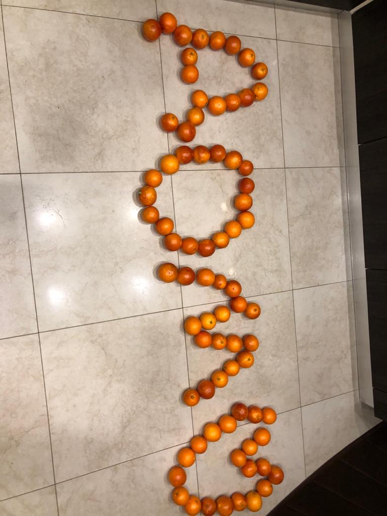 Вопреки пандемии русские и китайцы отмечают во Владимире восточный Новый год с апельсинами и фонариками.