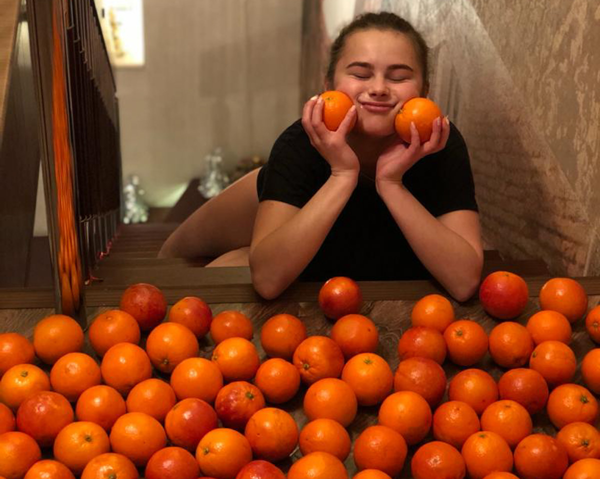 Вопреки пандемии русские и китайцы отмечают во Владимире восточный Новый год с апельсинами и фонариками.