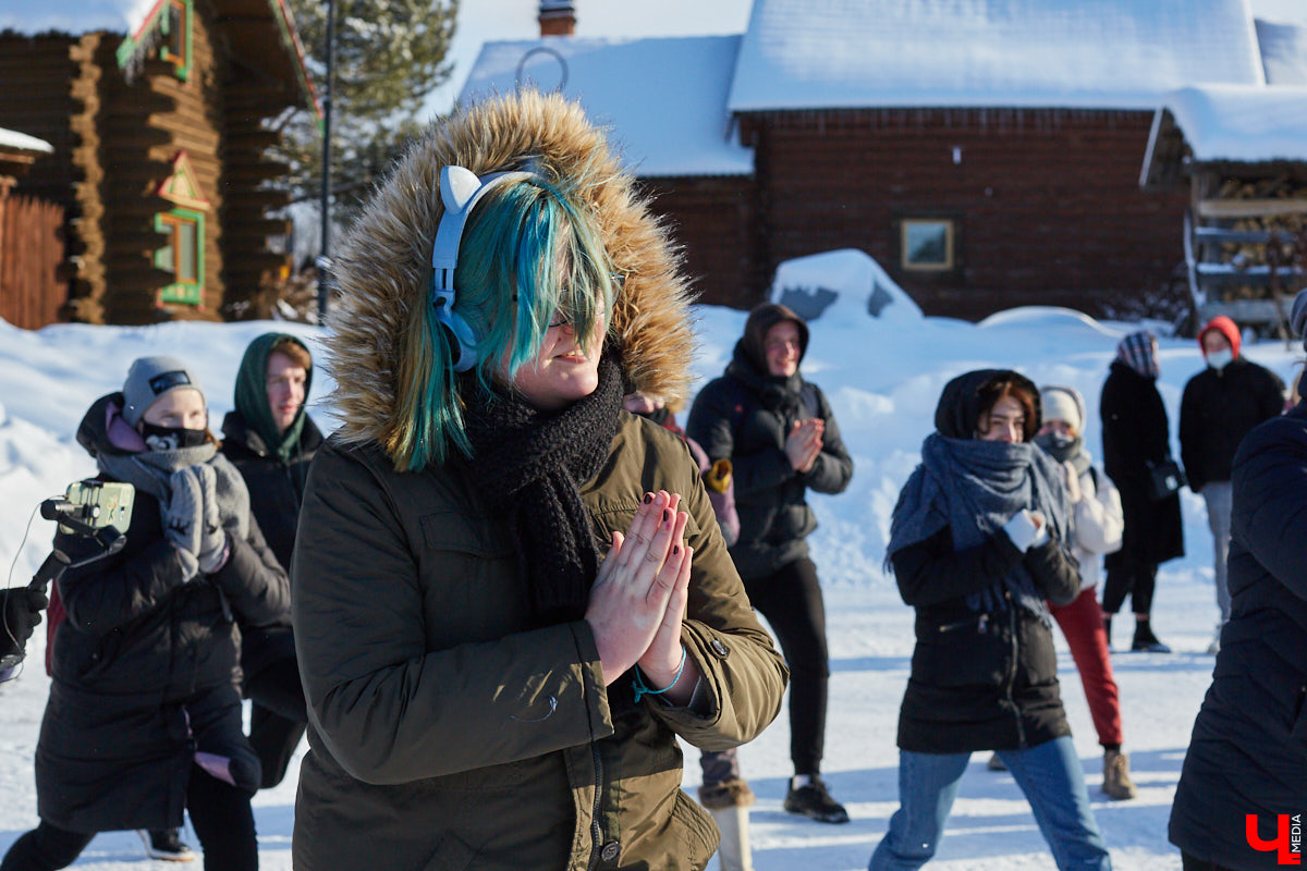 Алёна Хмельницкая, Оксана Фёдорова и другие медийные персоны успешно худели по ее методике. И вот уже тренер по дыхательной гимнастике Марина Корпан открывает своим мастер-классом марафон «Русский дух» в «Горячих ключах». Ну как такое можно было пропустить?