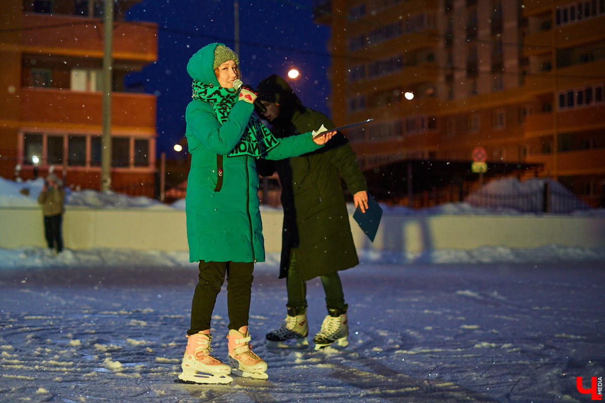 Вузовцы попрощались с «дистантом» и вышли из «Зума» на первое массовое мероприятие рассекать коньками лёд!
