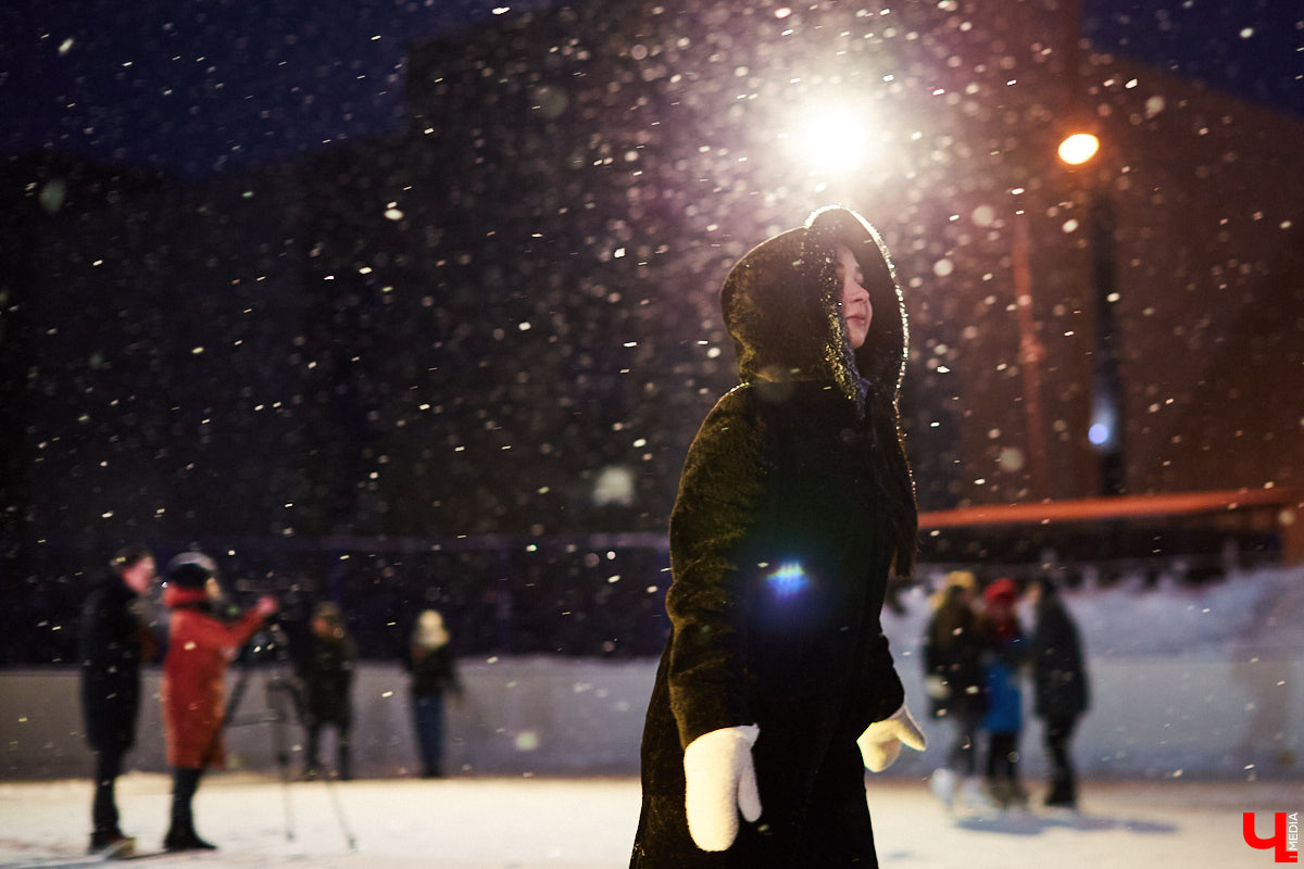 Вузовцы попрощались с «дистантом» и вышли из «Зума» на первое массовое мероприятие рассекать коньками лёд!