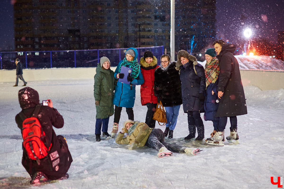 Вузовцы попрощались с «дистантом» и вышли из «Зума» на первое массовое мероприятие рассекать коньками лёд!