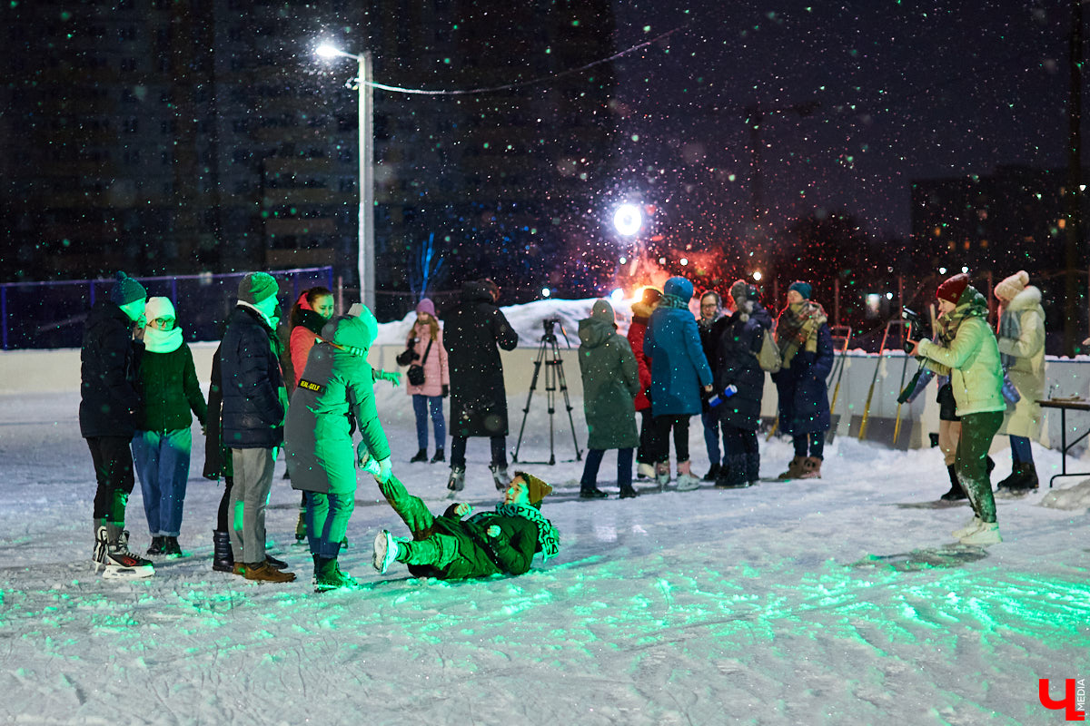 Вузовцы попрощались с «дистантом» и вышли из «Зума» на первое массовое мероприятие рассекать коньками лёд!