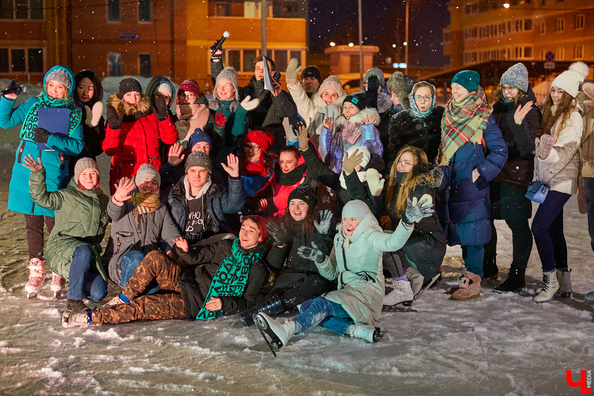 Вузовцы попрощались с «дистантом» и вышли из «Зума» на первое массовое мероприятие рассекать коньками лёд!