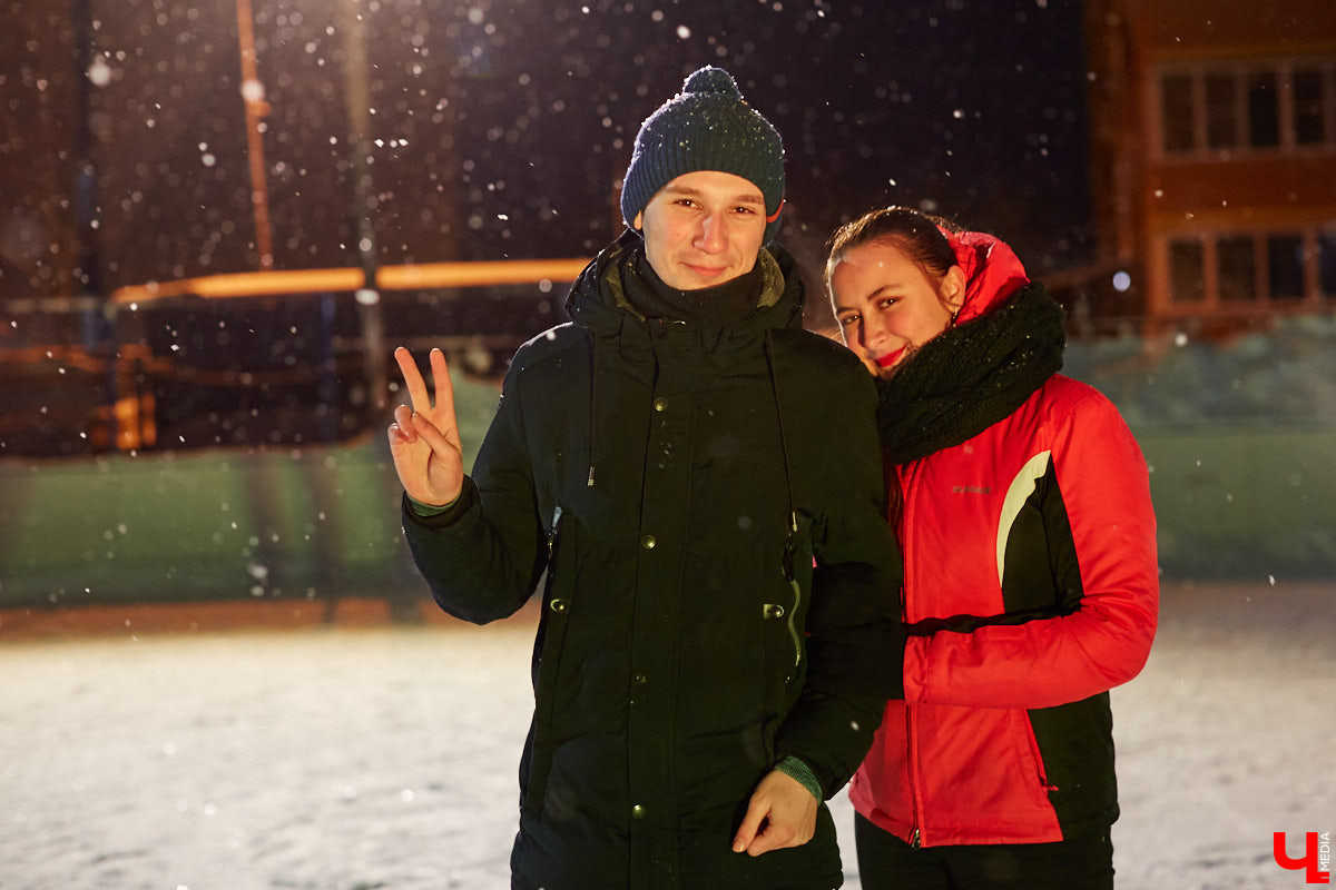 Вузовцы попрощались с «дистантом» и вышли из «Зума» на первое массовое мероприятие рассекать коньками лёд!