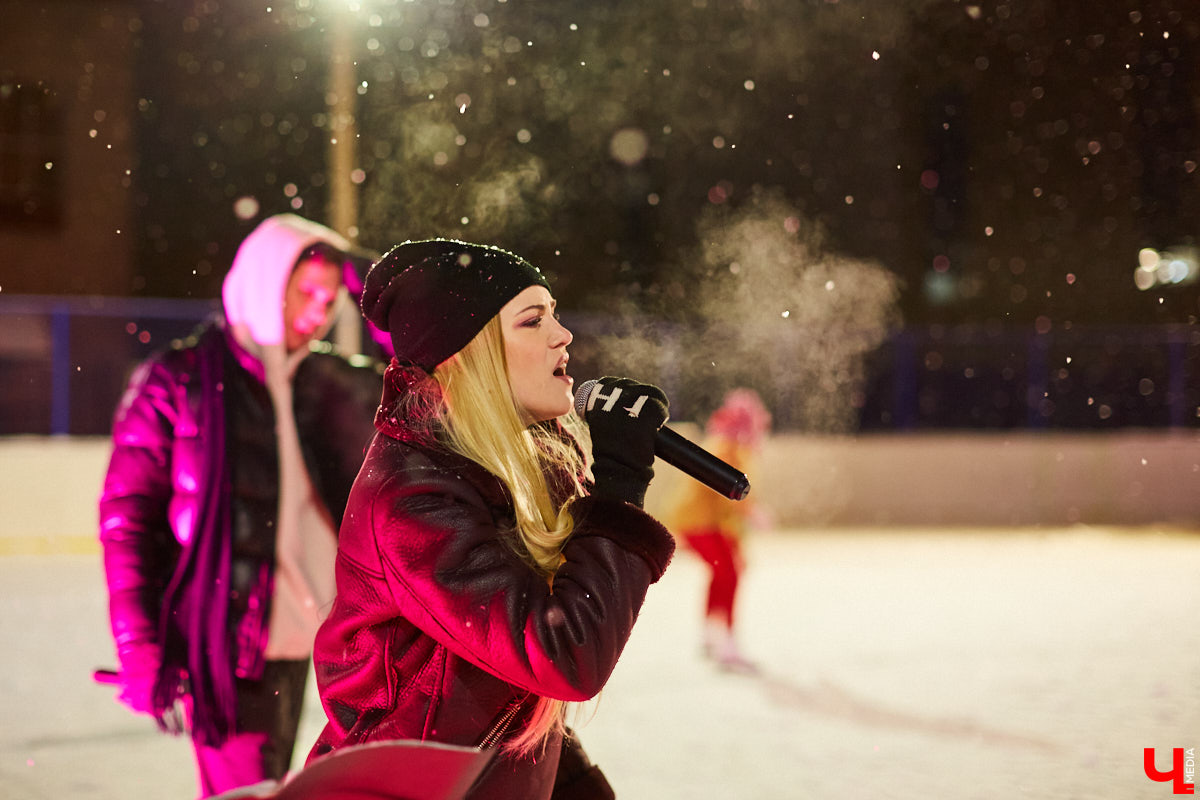 Вузовцы попрощались с «дистантом» и вышли из «Зума» на первое массовое мероприятие рассекать коньками лёд!