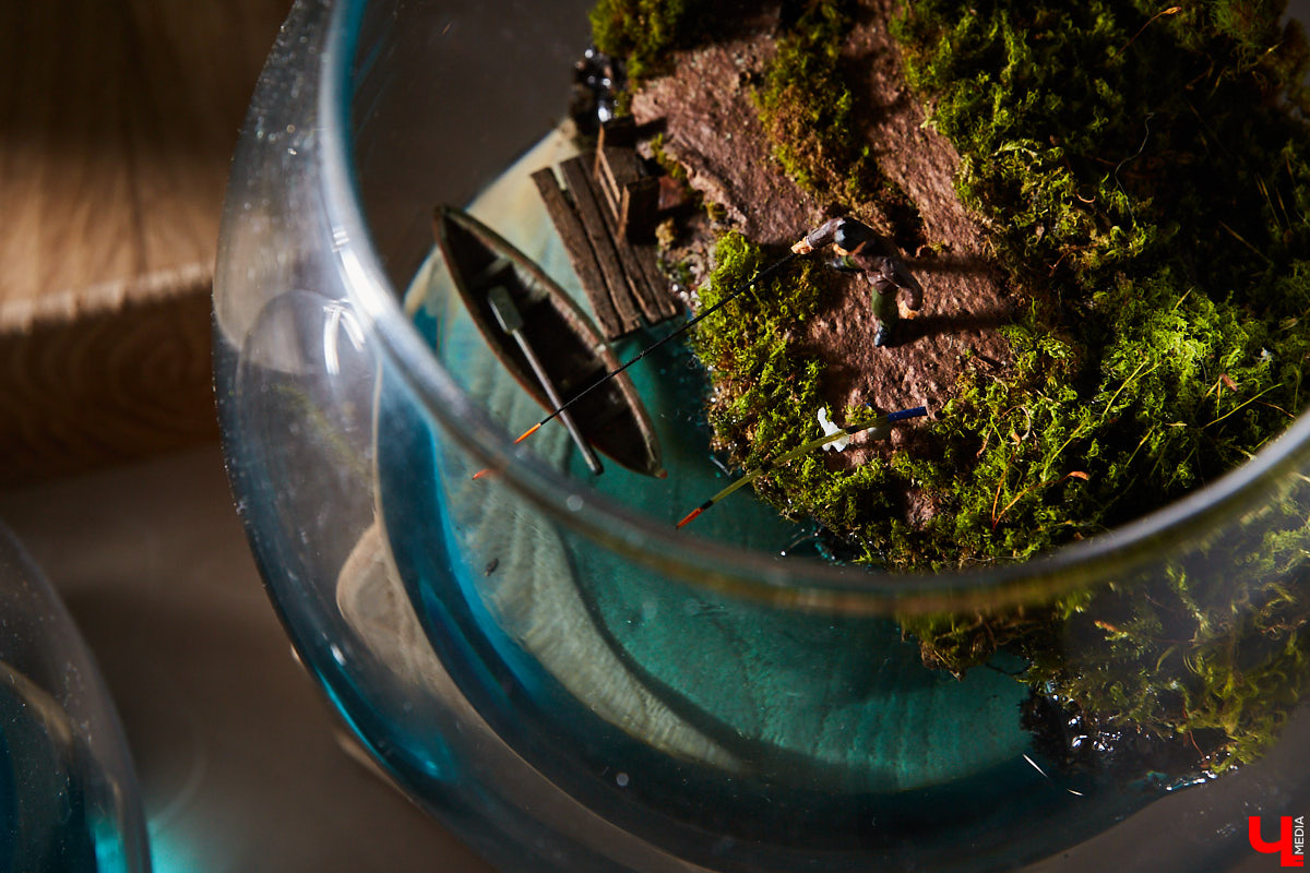 Сувенирных дел мастер из Владимира и его удивительные творения. Как в любой таре уместить персональный мирок с островами и людьми, рассказывает Евгений Красавин.