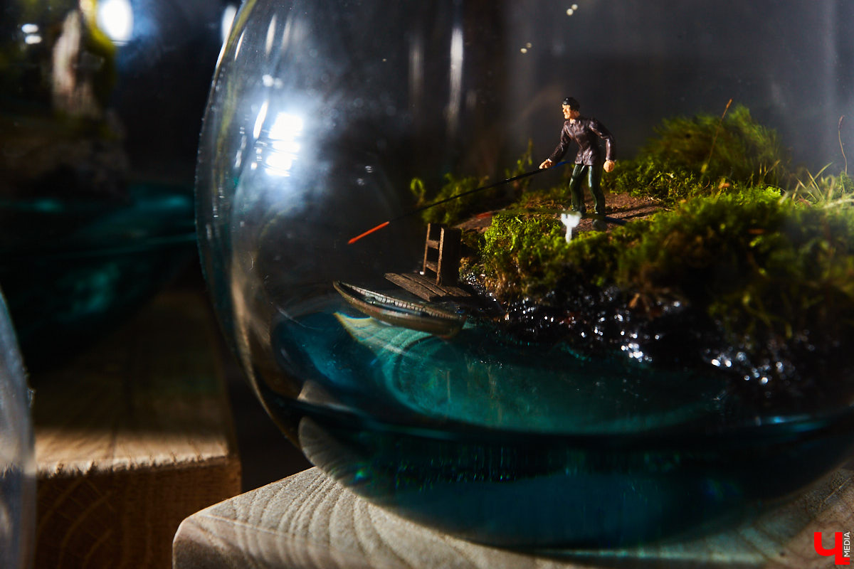 Сувенирных дел мастер из Владимира и его удивительные творения. Как в любой таре уместить персональный мирок с островами и людьми, рассказывает Евгений Красавин.