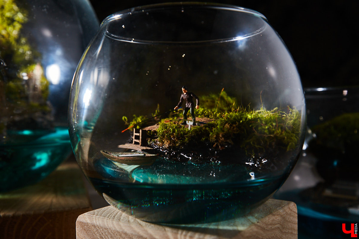 Сувенирных дел мастер из Владимира и его удивительные творения. Как в любой таре уместить персональный мирок с островами и людьми, рассказывает Евгений Красавин.