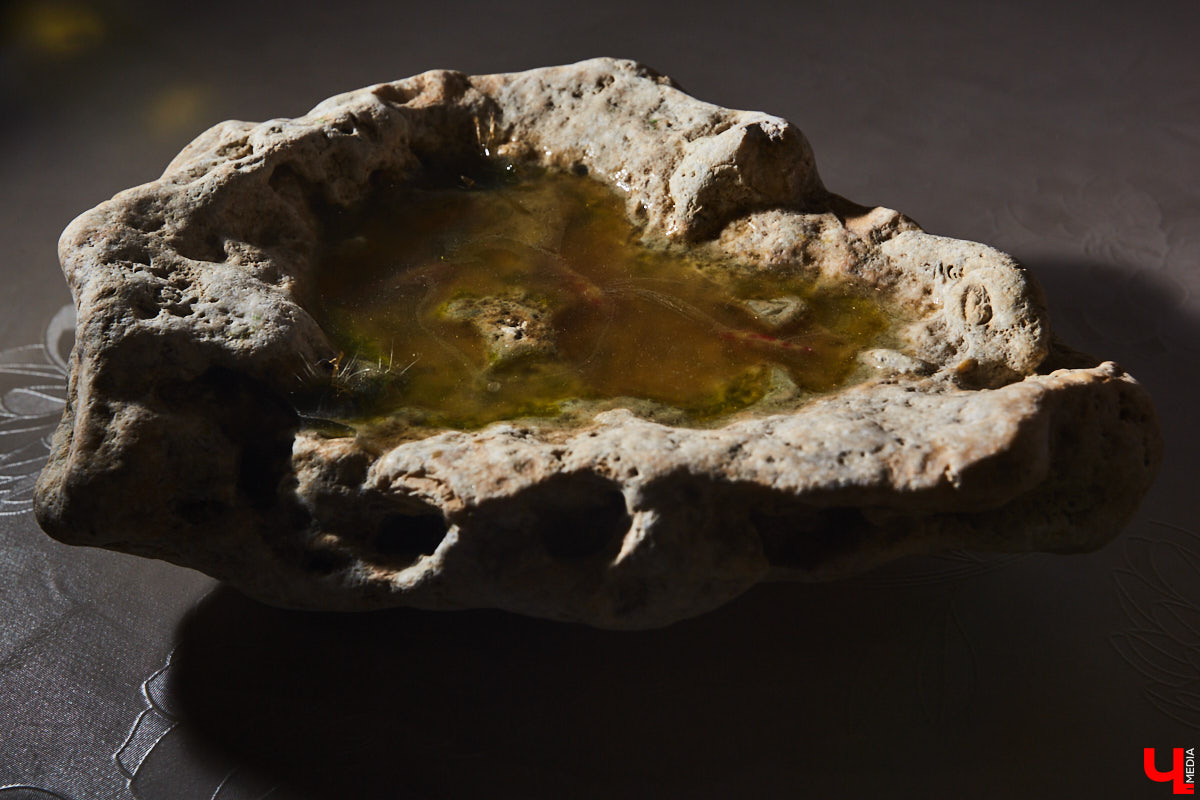 Сувенирных дел мастер из Владимира и его удивительные творения. Как в любой таре уместить персональный мирок с островами и людьми, рассказывает Евгений Красавин.