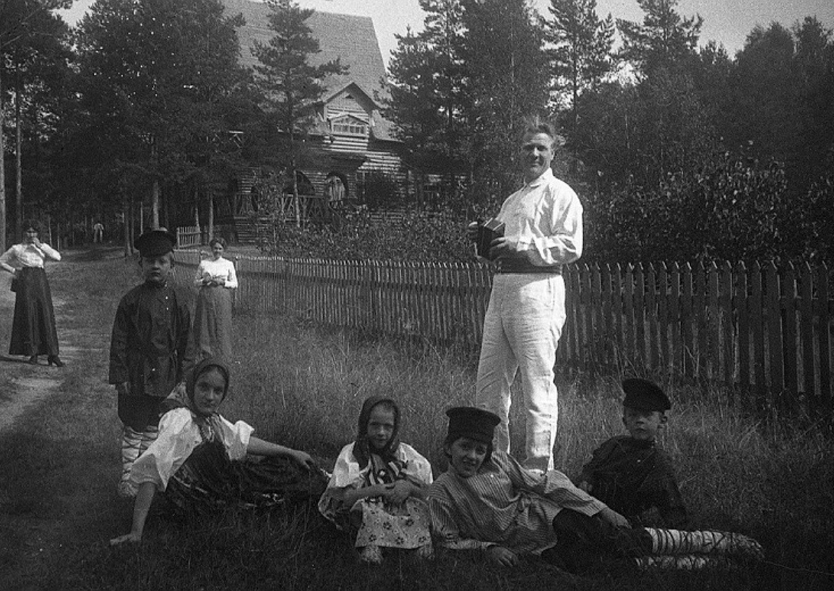 Пара строк из архивной справки могут стать началом увлекательной истории. Так и случилось с рассказом о том, как Федор Шаляпин связан с Владимирской губернией.