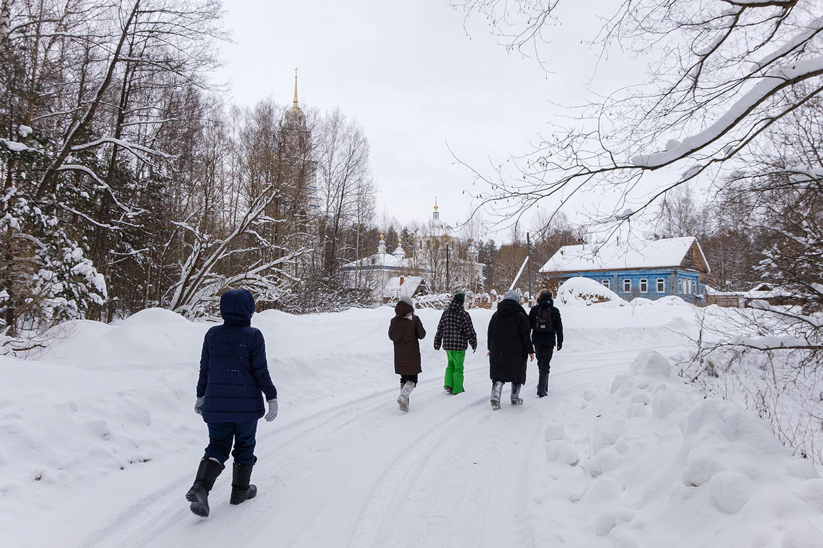 У аномальных мест Владимирской области появилась звуковая карта. Чтобы соединить актуальное искусство и мифологию края, современная художница Ульяна Подкорытова отправилась в исследовательскую экспедицию. И мы вместе с ней.