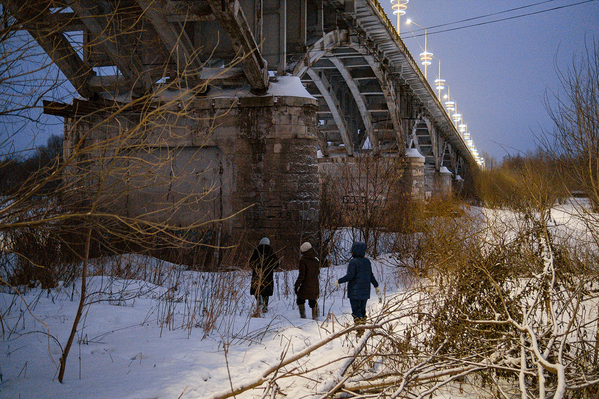 У аномальных мест Владимирской области появилась звуковая карта. Чтобы соединить актуальное искусство и мифологию края, современная художница Ульяна Подкорытова отправилась в исследовательскую экспедицию. И мы вместе с ней.