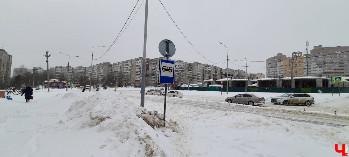 По пояс в снегу ждем такси за 500 рублей. Во Владимире за пару дней выпала месячная норма осадков. Как город справился (или не справился) с ненастьем: истории, впечатления, фото.