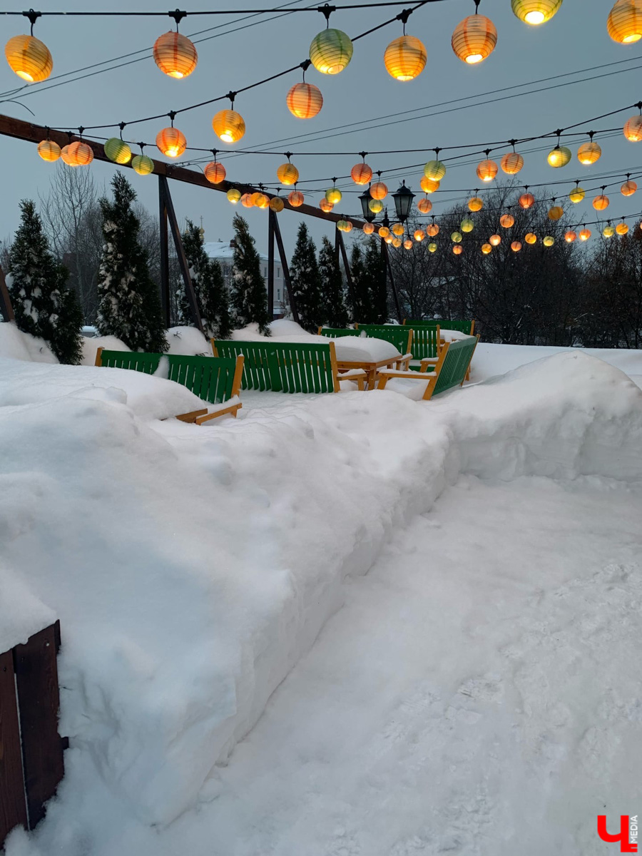 По пояс в снегу ждем такси за 500 рублей. Во Владимире за пару дней выпала месячная норма осадков. Как город справился (или не справился) с ненастьем: истории, впечатления, фото.