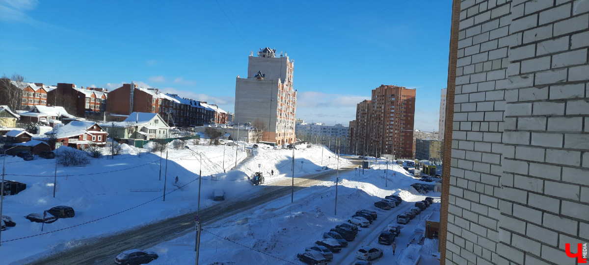 По пояс в снегу ждем такси за 500 рублей. Во Владимире за пару дней выпала месячная норма осадков. Как город справился (или не справился) с ненастьем: истории, впечатления, фото.