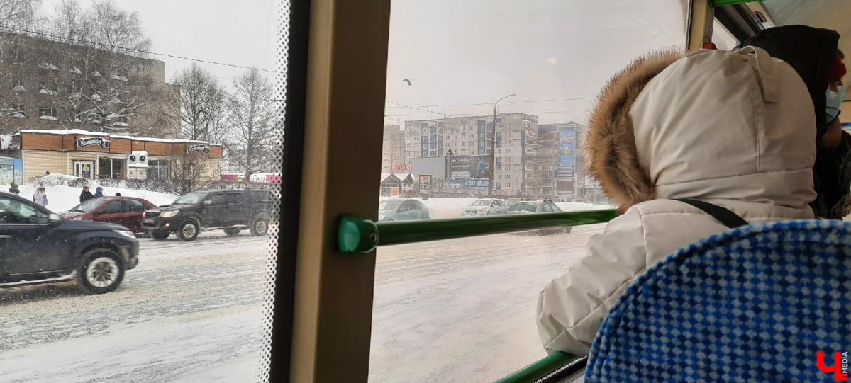 По пояс в снегу ждем такси за 500 рублей. Во Владимире за пару дней выпала месячная норма осадков. Как город справился (или не справился) с ненастьем: истории, впечатления, фото.