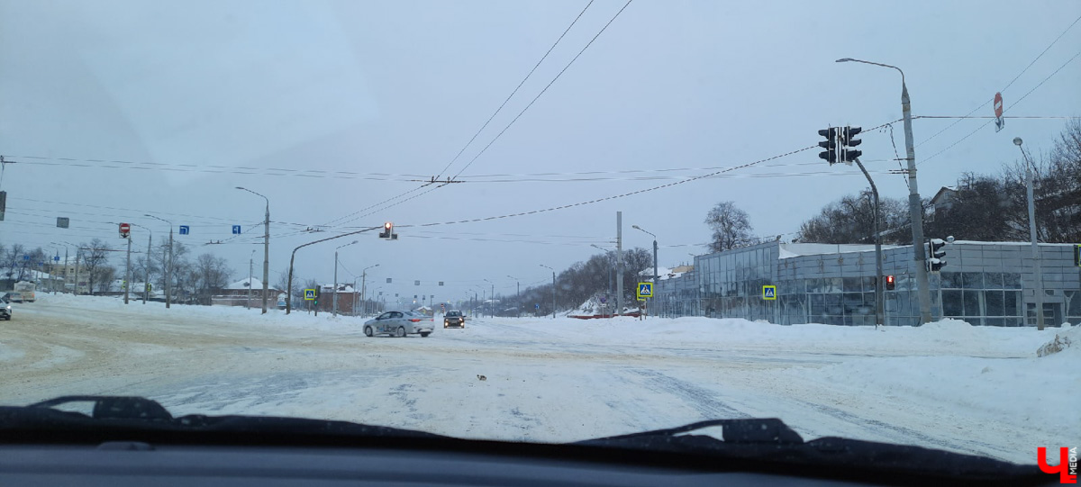По пояс в снегу ждем такси за 500 рублей. Во Владимире за пару дней выпала месячная норма осадков. Как город справился (или не справился) с ненастьем: истории, впечатления, фото.