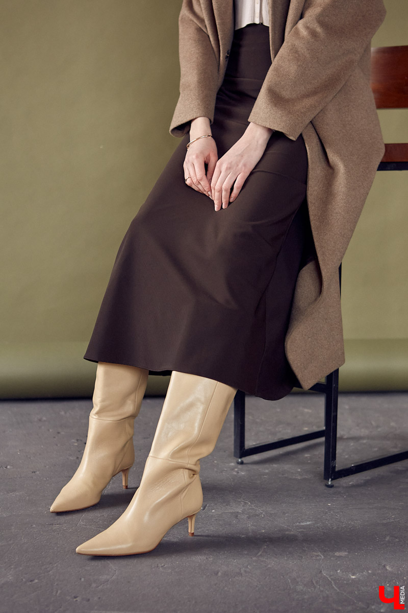 Молодая мама, в прошлом модель, Екатерина Карасёва поведала нам об эскизах для своей одежды и выборе между «универсальным» и «женственным».