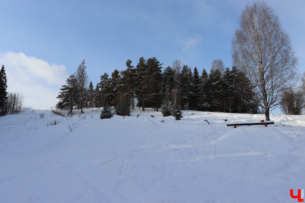 Взяли сноуборд и вместе с Ярославом Чесноковым отправились исследовать феномен «Коняево-парка» под Владимиром