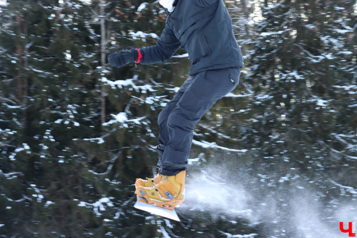 Взяли сноуборд и вместе с Ярославом Чесноковым отправились исследовать феномен «Коняево-парка» под Владимиром