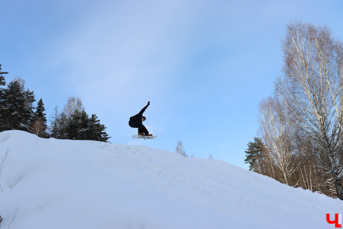 Взяли сноуборд и вместе с Ярославом Чесноковым отправились исследовать феномен «Коняево-парка» под Владимиром